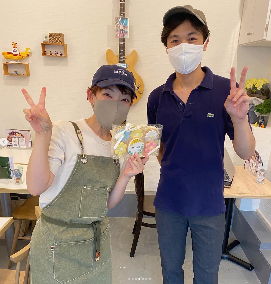 カフェのスタッフ